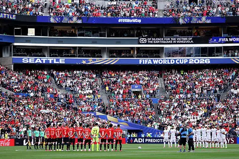 بسبب زلزال فنزويلا.. دقيقة حداد قبل مباراة مصر وإيران في كأس العالم (صور)